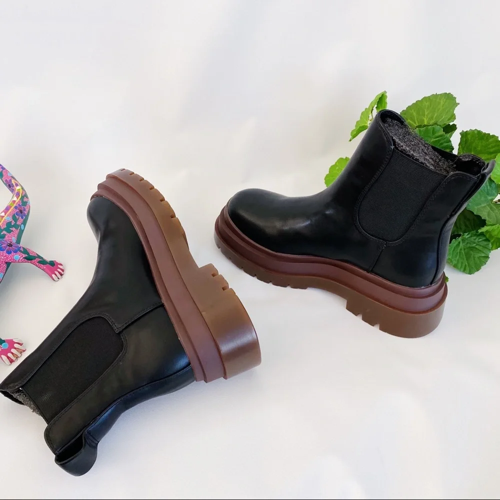 Urban Outfitters | UO Betty Treaded Chelsea Boot Lug Sole Black Brown Combat New - Picture 3 of 16